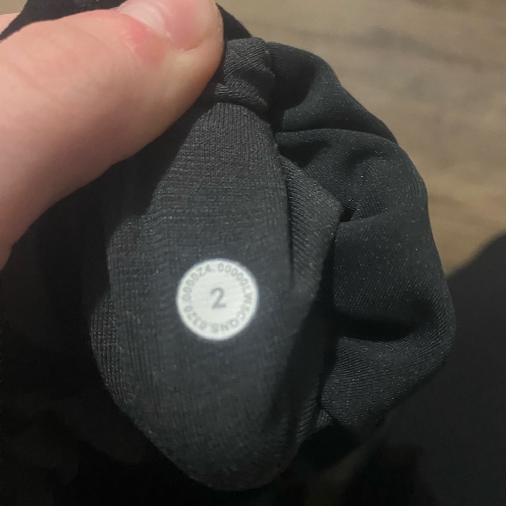Lululemon Athletica Black and Gray Patterned Leggings - Picture 3 of 4